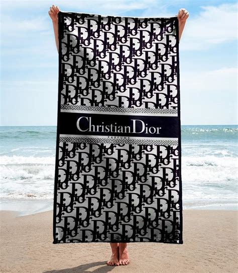 dior beach accessories 2023.